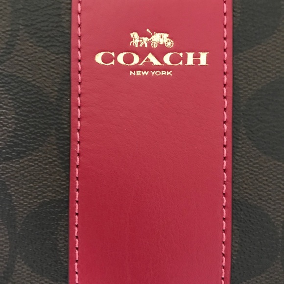 NWT Coach wristlet - Picture 3 of 8